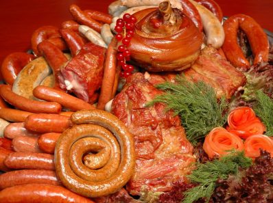 ВОЗ считает, что мясо и колбасы – виновники раковых заболеваний